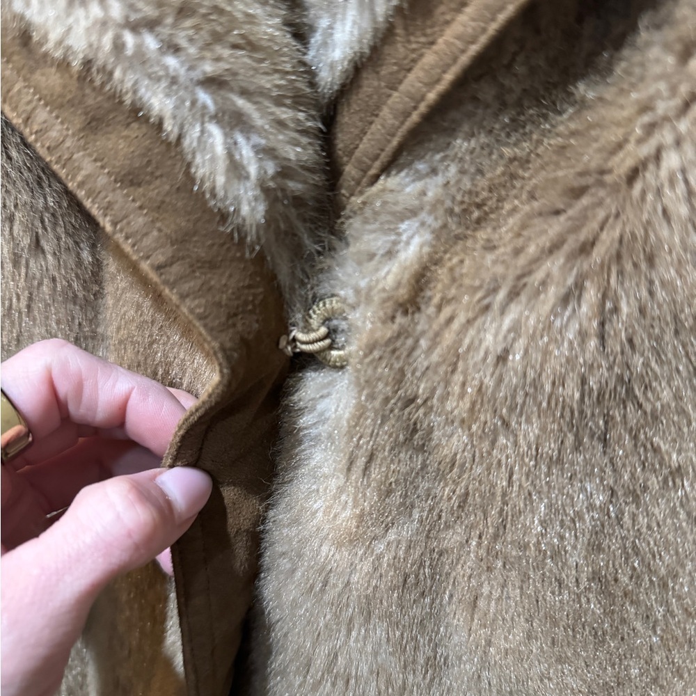 Luxurious Tan Gaux Fur Coat by Grandella| Vintage| Sportowne| - Picture 3 of 7
